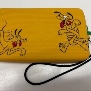 Havaianas Yellow Pluto Clutch